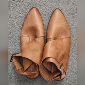 Elegant Tan Leather Women's Shoes